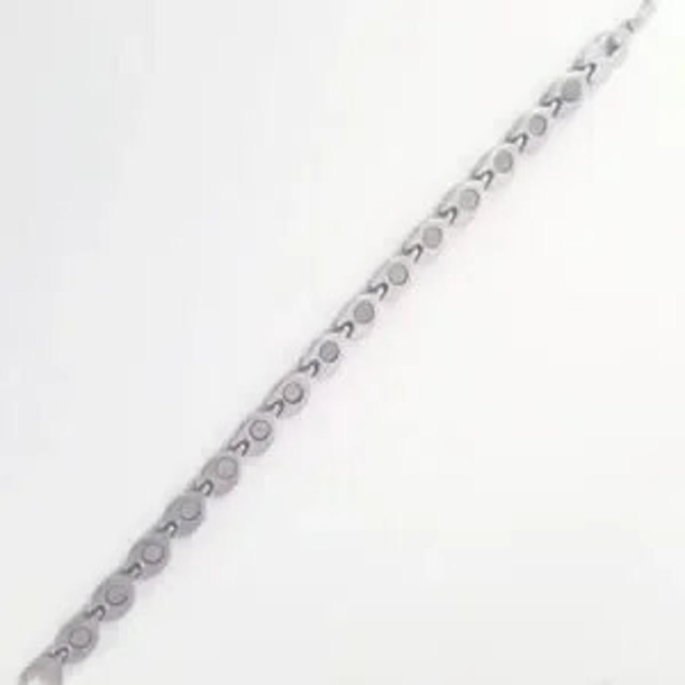 New stainless steel magnetic? bracelet 7.5 inches